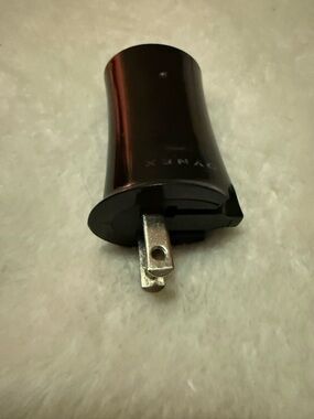 Dynex Black Cosmetic Device Charger